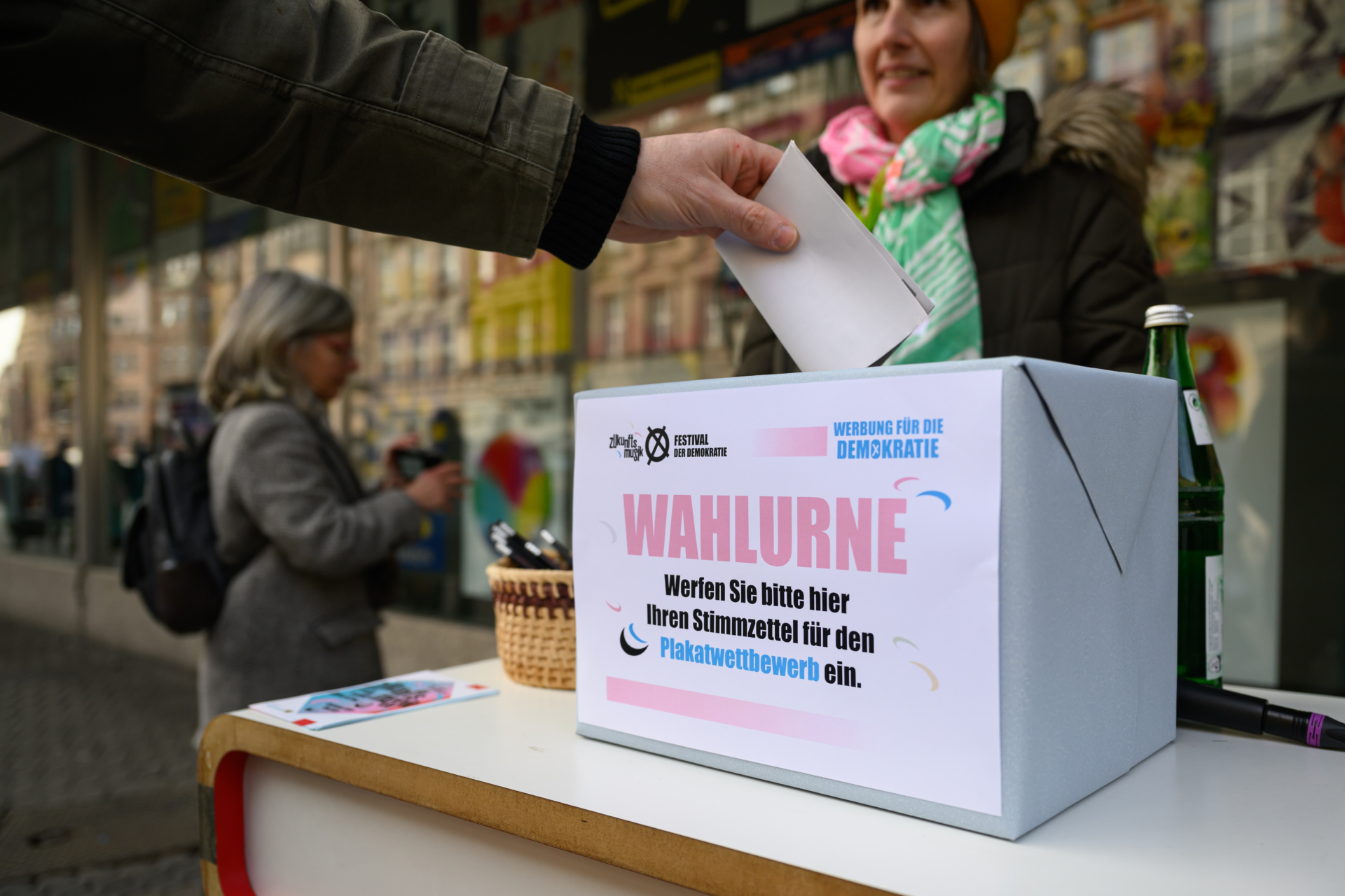 meandsarah – Grafikdesign Plakat: Zukunft der Demokratie